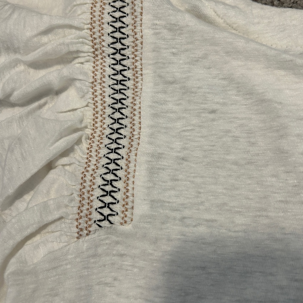 Crown & Ivy white flutter-sleeve t-shirt featuring embroidered detailing - Picture 5 of 6